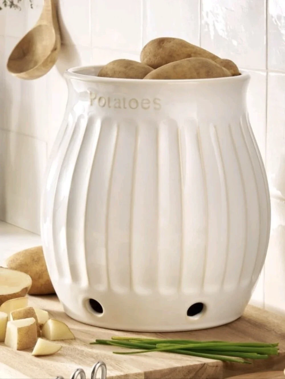 ❤️ New The Pioneer Woman Colette Potato Keeper Cream Ceramic With Wooden Lid